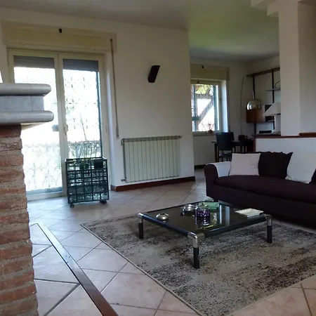 Anna Villa Varcaturo